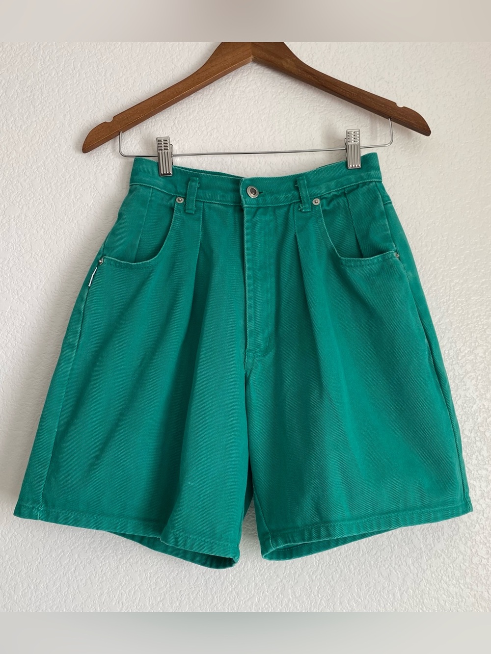 Vintage Best World Brand high waisted green pleated shorts, 25" waist
